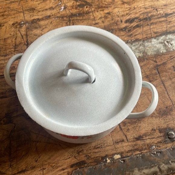 Vintage Floral Enamel Cookware Pot with Lid - Picture 3 of 5